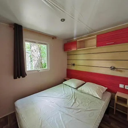 De L'arche Mobilhome Kamp alanı Lanas